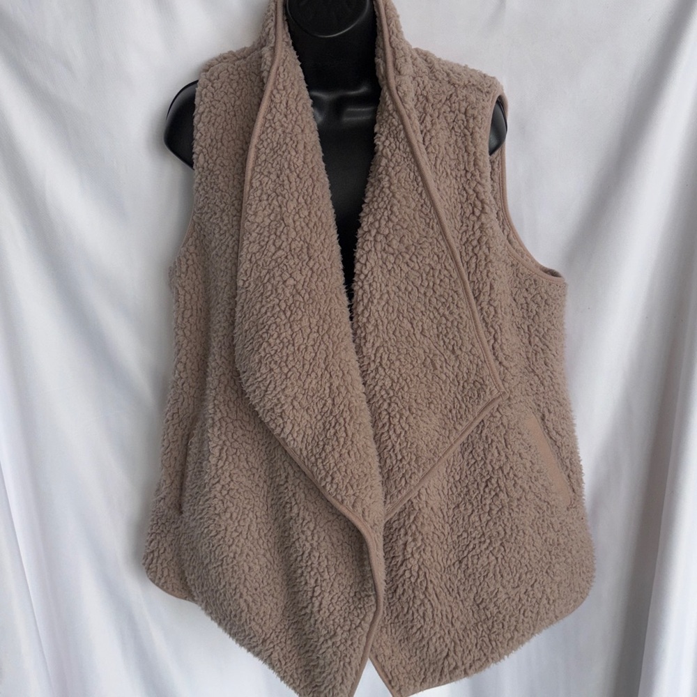 Francesca's Harper Heritage oversized Sherpa Vest, sz S, 22” PTP, 25” L